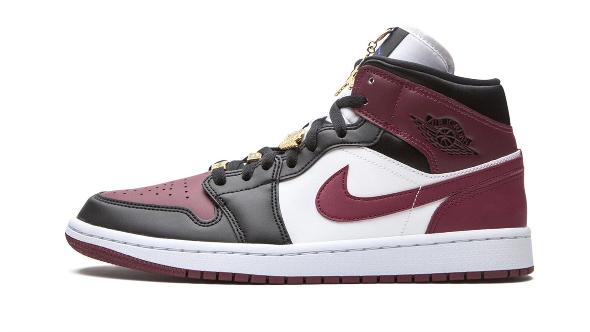 Air Jordan 1 Mid SE WMNS "Gold Pendants"