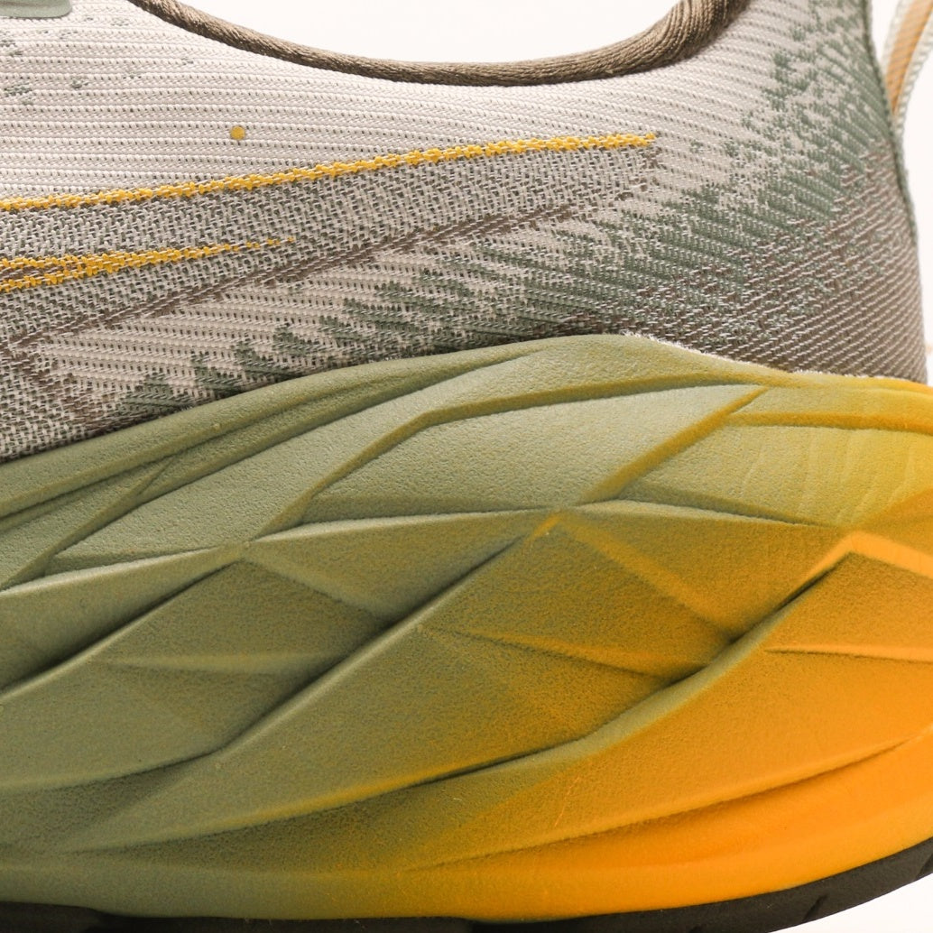ASICS Novablast 4 Running Shoes