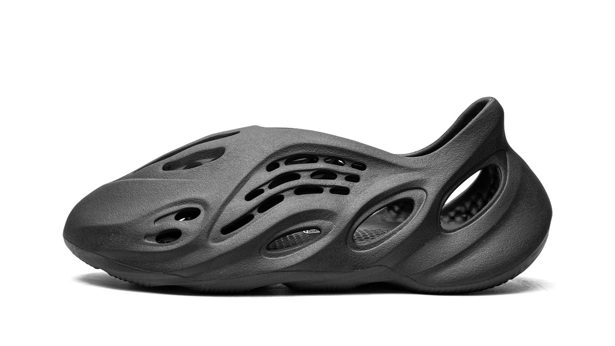 Yeezy FOAM RUNNER "Onyx"