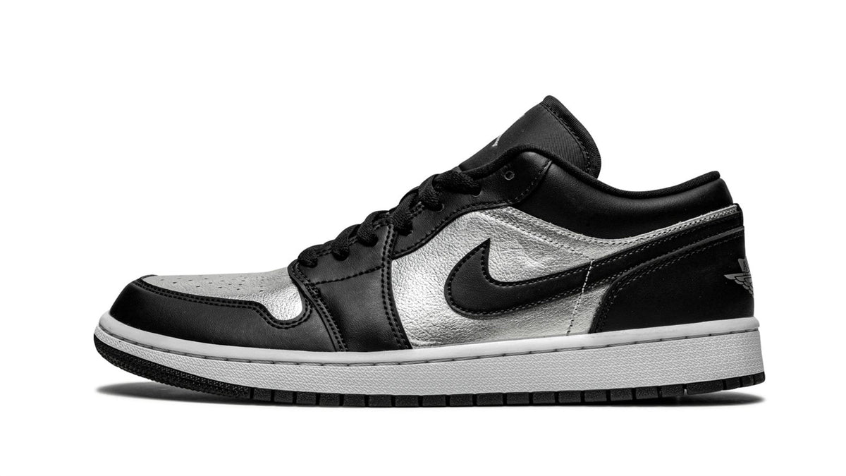 Air Jordan 1 Low SE WMNS "Silver Toe"