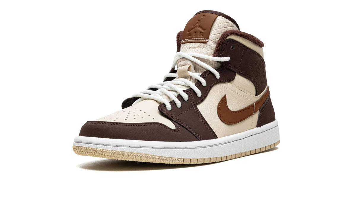 Air Jordan 1 Mid SE WMNS "Brown Basalt Fleece"