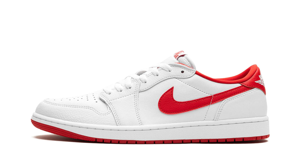 Air Jordan 1 Mid WMNS "University Red"