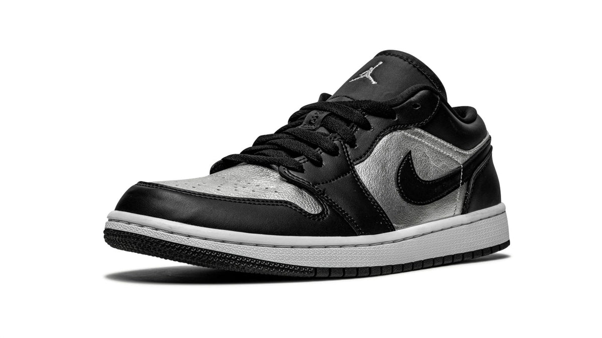 Air Jordan 1 Low SE WMNS "Silver Toe"