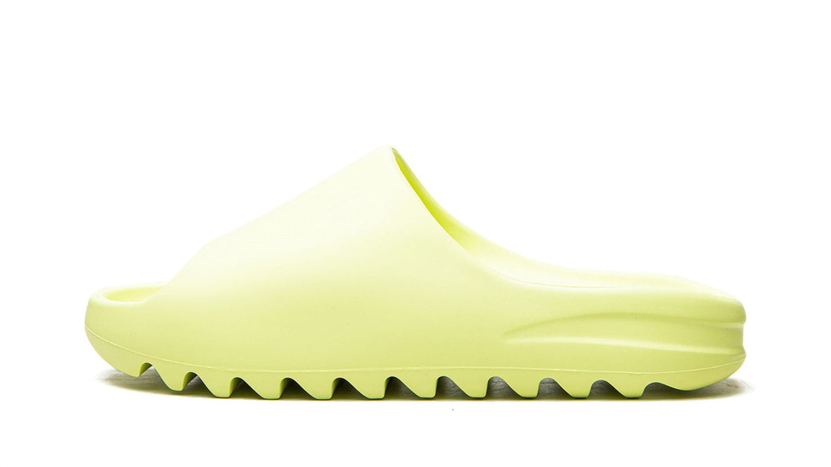 Yeezy SLIDE "Glow"