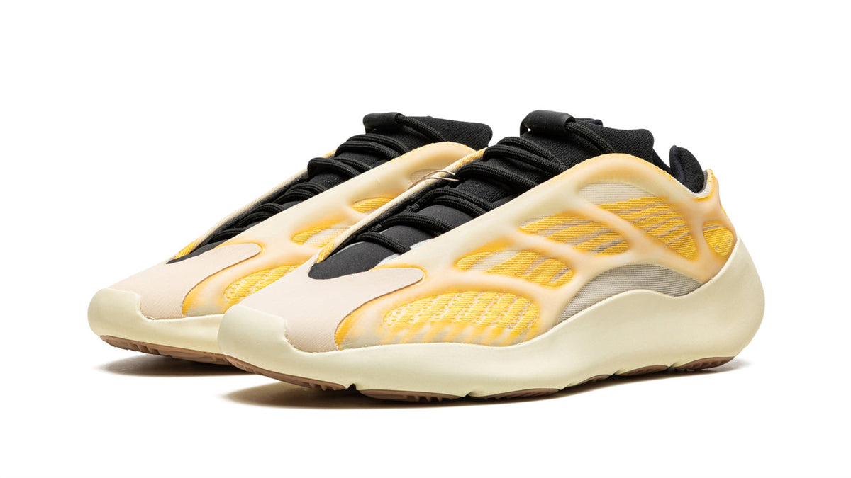 Yeezy 700 V3 "Safflower"