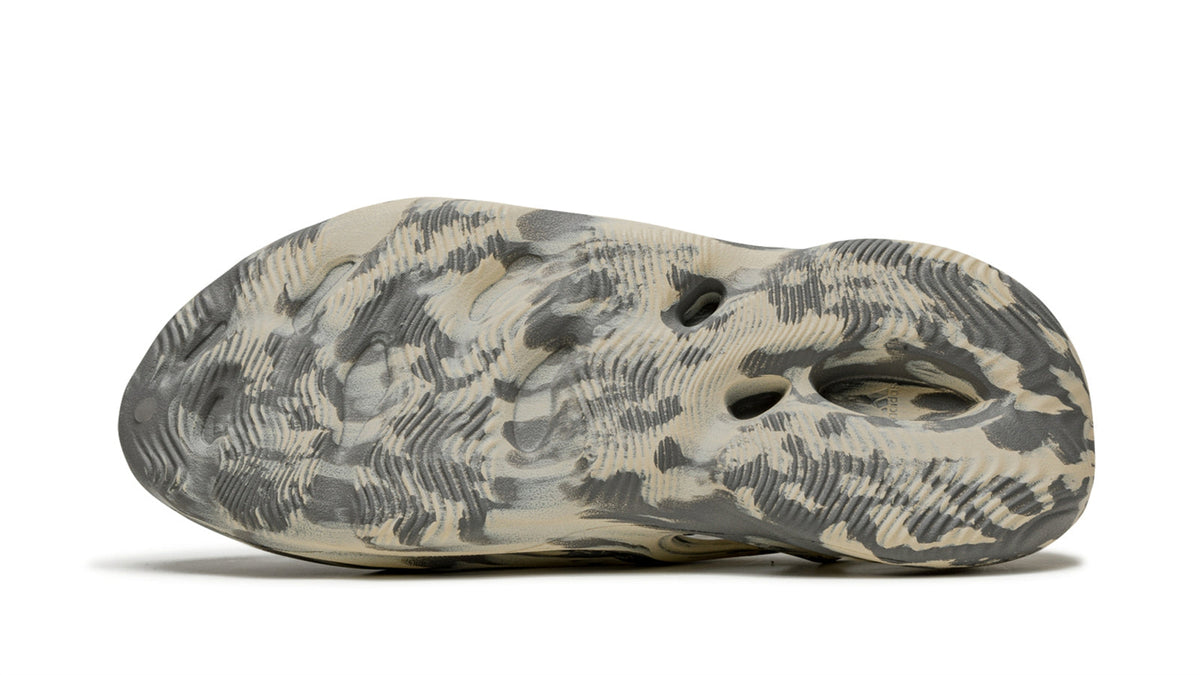 Yeezy FOAM RUNNER MXT "Moon Gray"