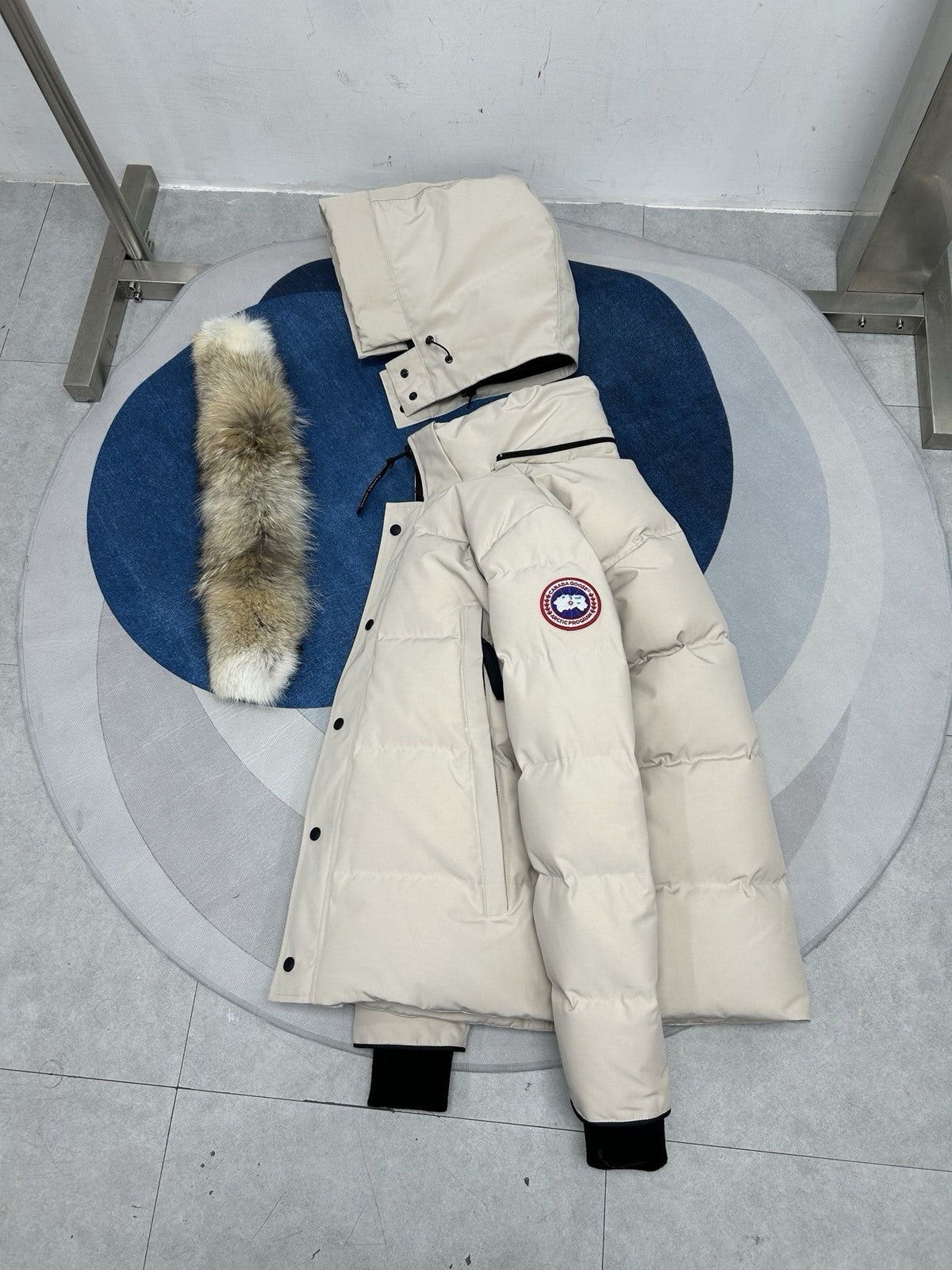 Canada Goose 2048M Hooded Down Jacket – Graphite Grey