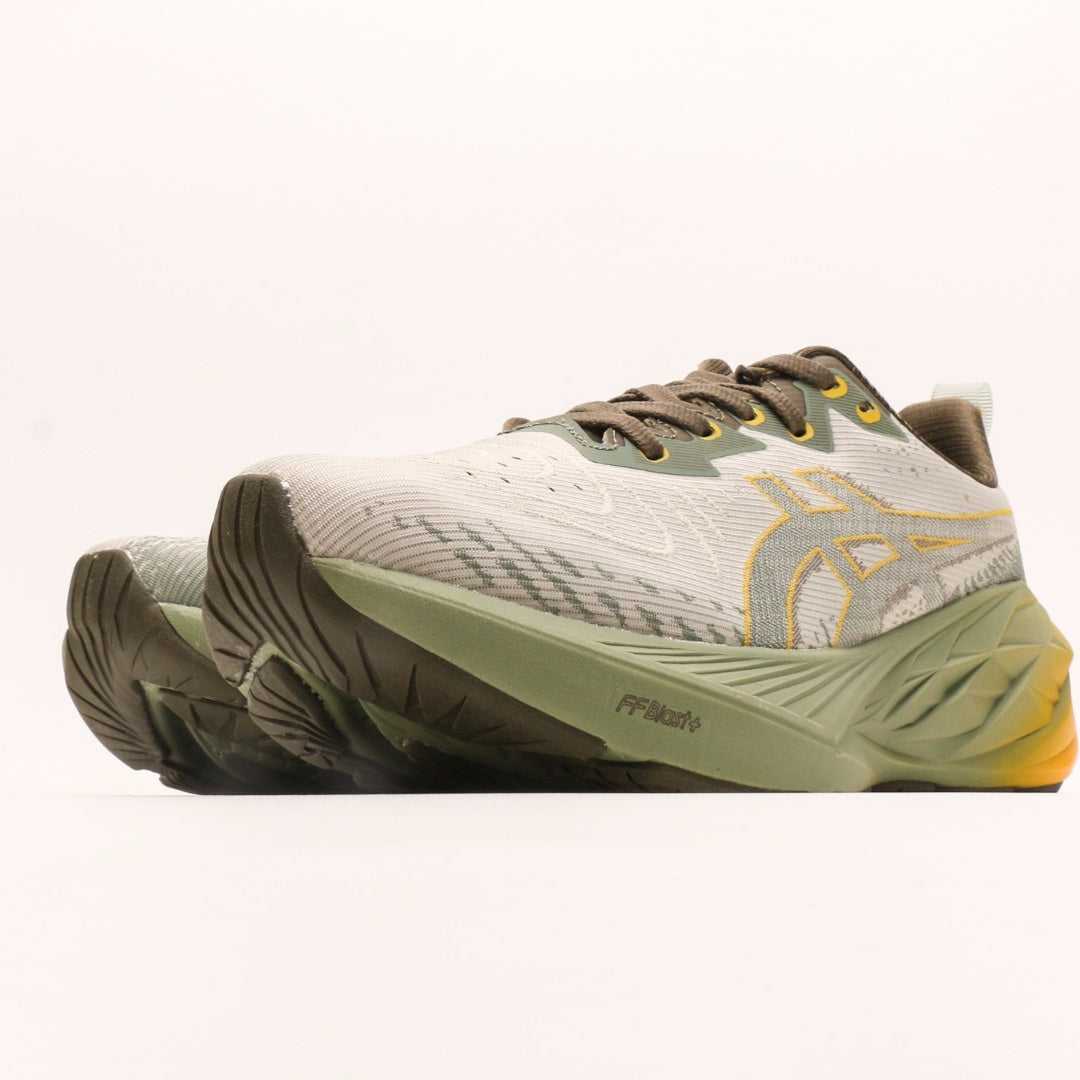 ASICS Novablast 4 Running Shoes