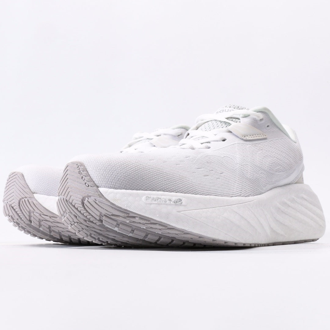 Saucony Triumph 22 Running Shoes | Breathable & Cushioned