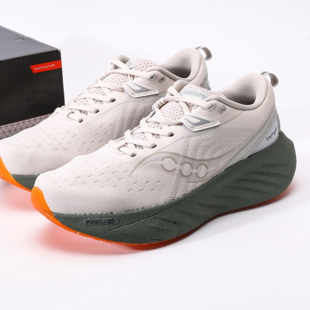 Saucony Triumph 22 Running Shoes | Breathable & Cushioned